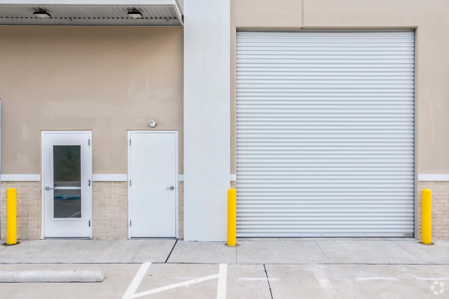 809 W Stephens St, Arlington, TX for lease - Building Photo - Image 2 of 5