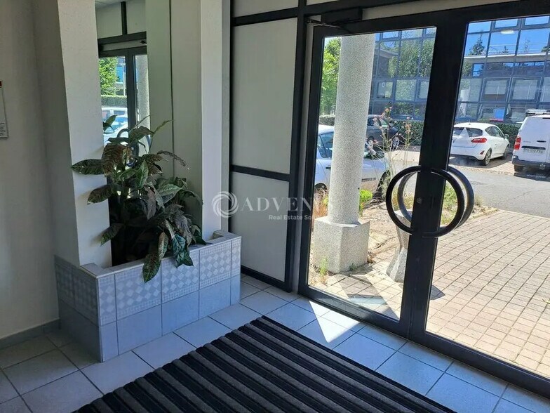 Office in Nantes for lease - Lobby - Image 3 of 7