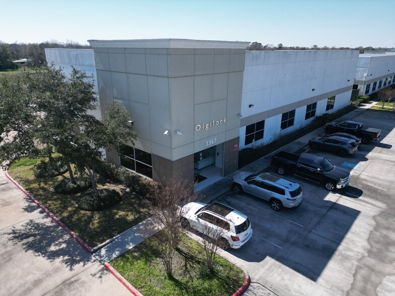 3367 N Sam Houston Pky W, Houston, TX for sale - Building Photo - Image 1 of 13