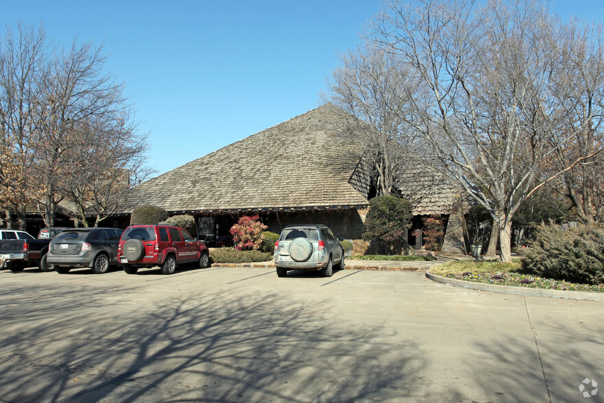 1710 W Willow Rd, Enid, OK for sale - Primary Photo - Image 1 of 16