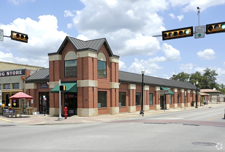 702 Chestnut St, Bastrop, TX for sale - Primary Photo - Image 1 of 1