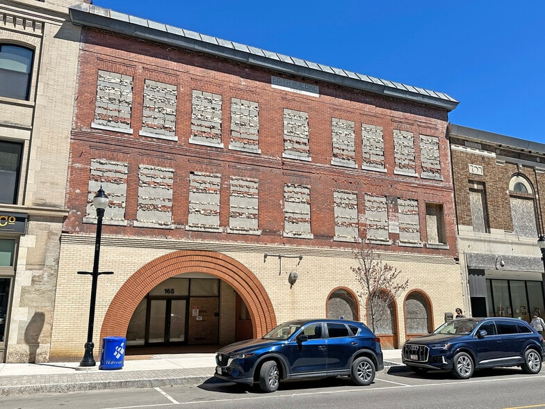 155-165 Main Street, Waterville portfolio of 2 properties for sale on LoopNet.com - Building Photo - Image 2 of 9