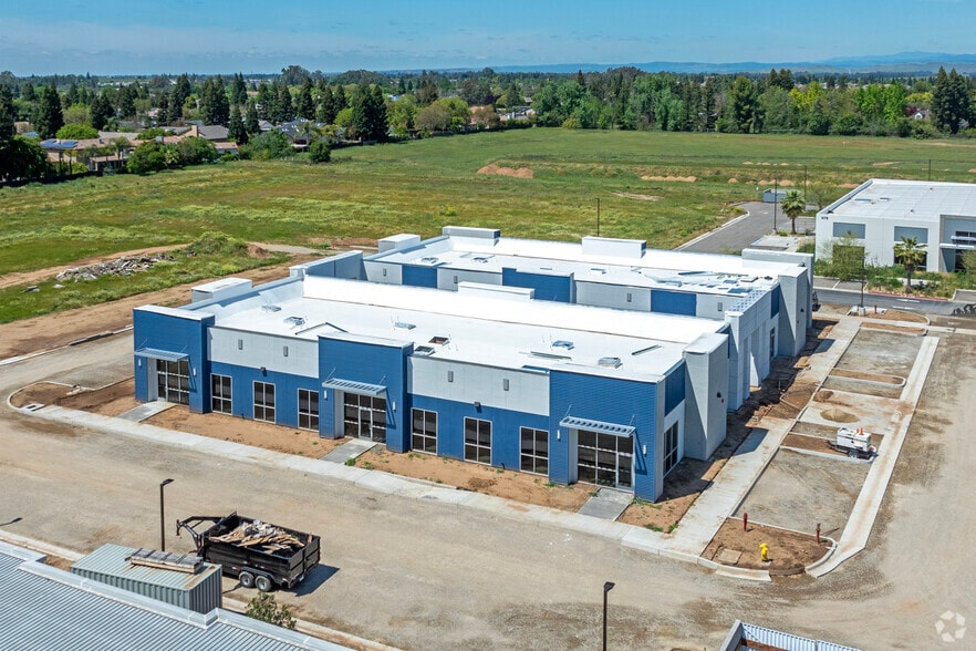 918 N Temperance Ave, Clovis, CA for lease - Building Photo - Image 1 of 6