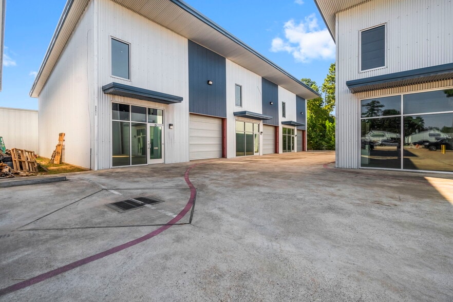 32411 Tamina Rd, Magnolia, TX for lease - Building Photo - Image 2 of 2