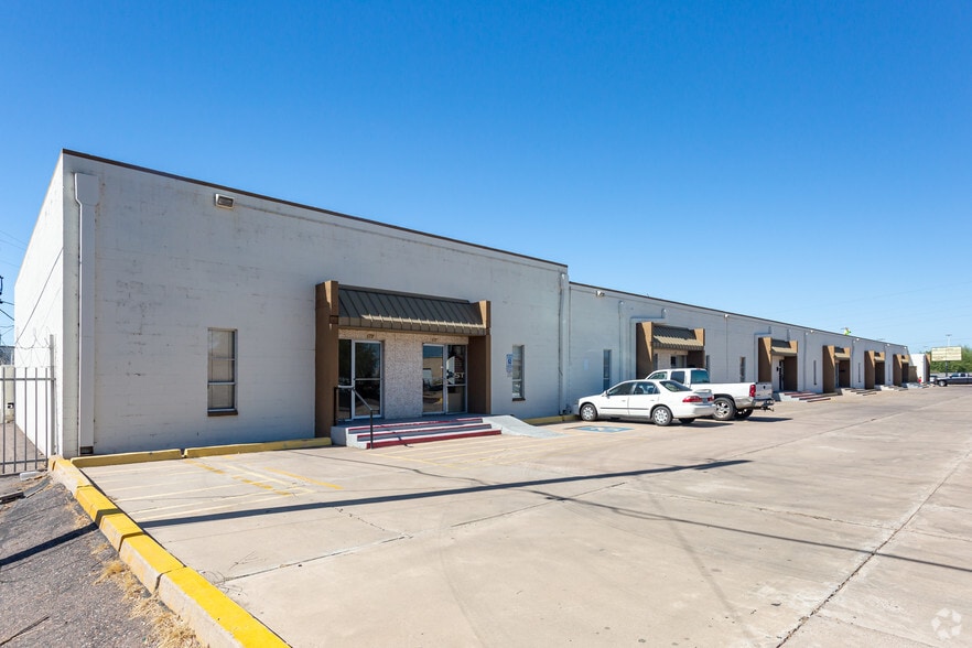 2225 W Mountain View Rd, Phoenix, AZ for lease - Primary Photo - Image 1 of 6