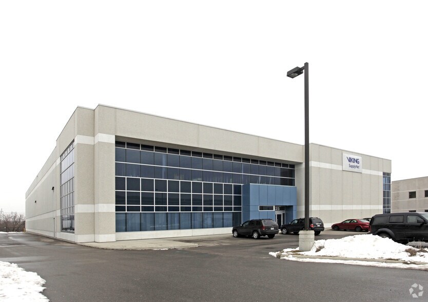 325 Vaughan Valley Blvd, Vaughan, ON for sale - Primary Photo - Image 1 of 1