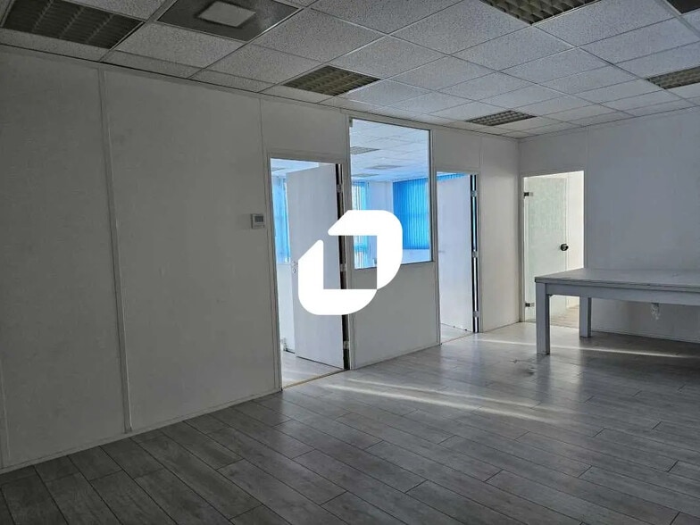 Office in Montpellier for lease - Interior Photo - Image 1 of 13