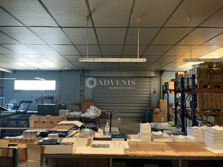 Flex in Joué-lès-Tours for lease - Interior Photo - Image 2 of 12