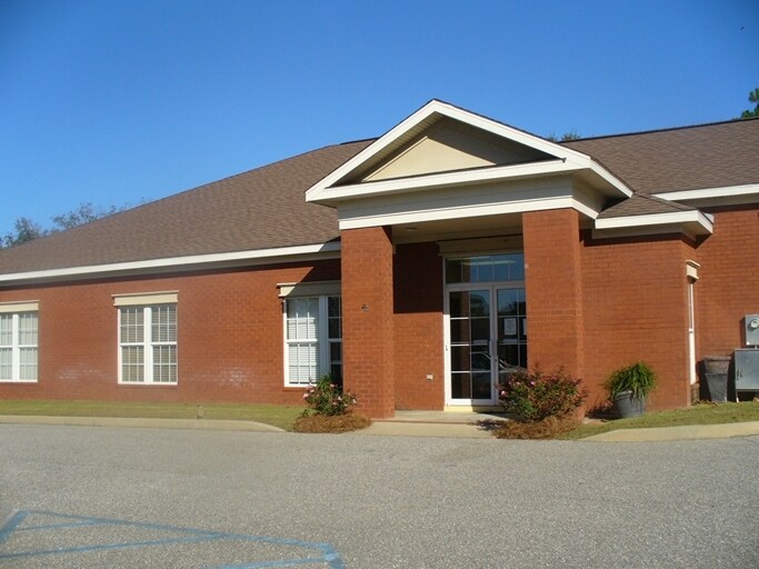 1841 Honeysuckle Rd, Dothan, AL 36305