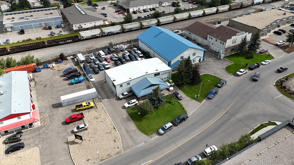 50 Railway St E, Cochrane, AB for sale - Building Photo - Image 1 of 17