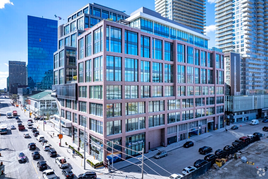 130 Queens Quay E, Toronto, ON for lease - Building Photo - Image 1 of 3