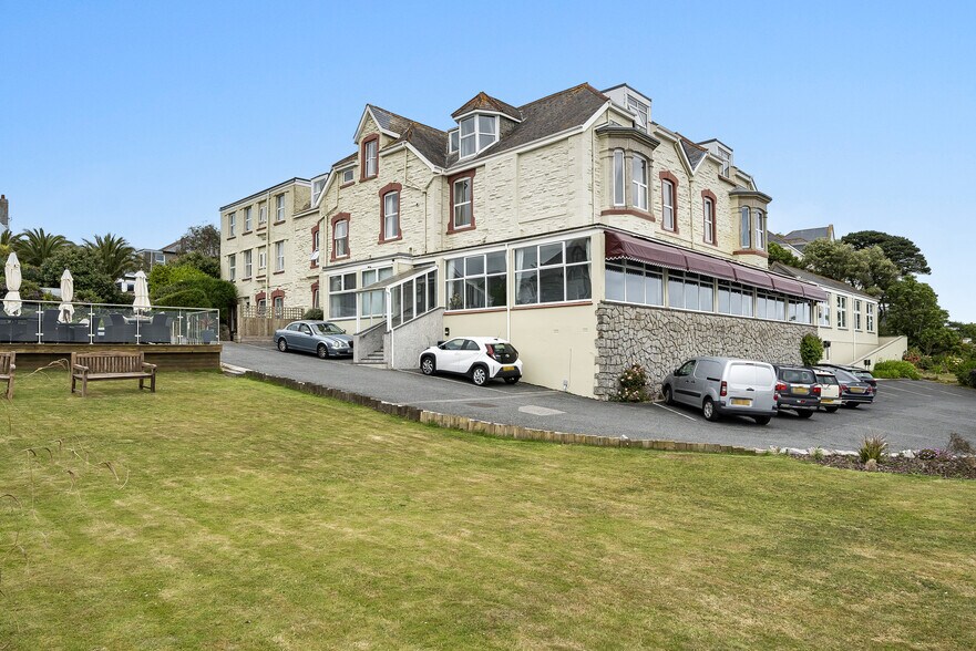 Cliff Road, Falmouth for sale - Building Photo - Image 2 of 17