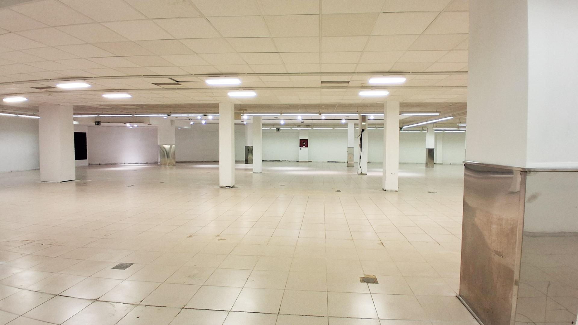 Retail in Feria for lease Building Photo- Image 1 of 46