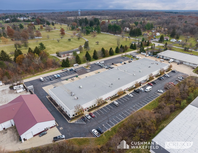 2575-2597 Center Rd, Hinckley, OH for lease - Building Photo - Image 1 of 2