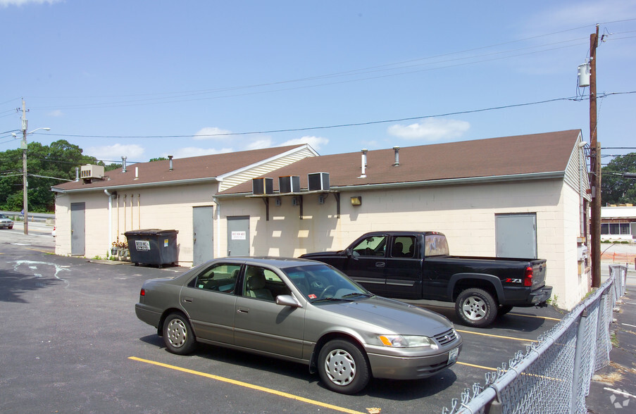 1716 Mineral Spring Ave, Providence, RI for lease - Building Photo - Image 2 of 4