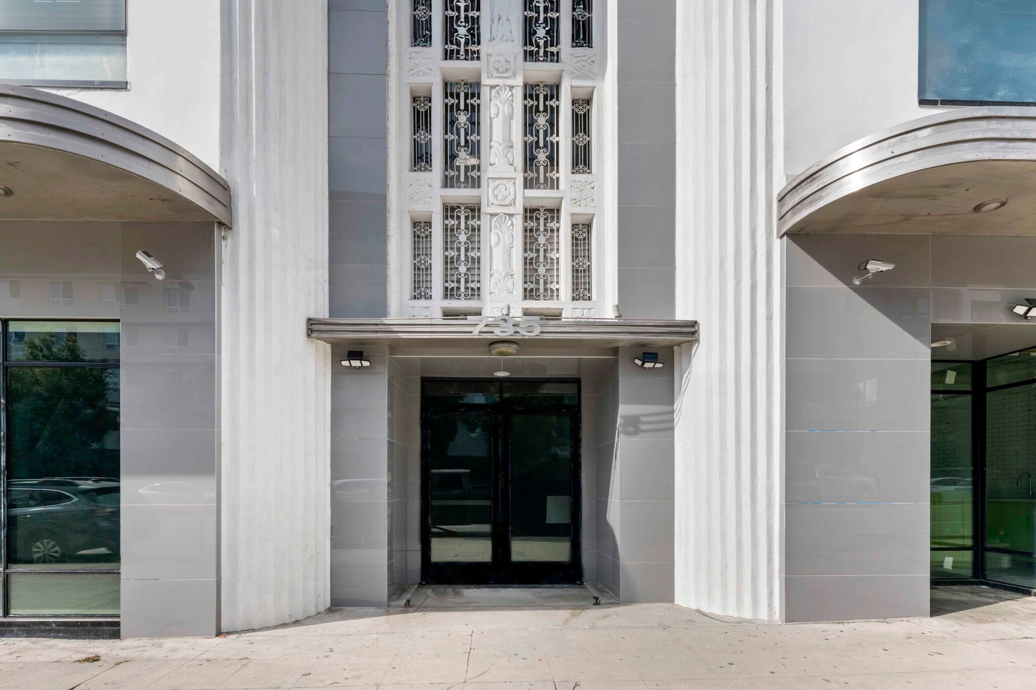 735 S La Brea Ave, Los Angeles, CA for lease Interior Photo- Image 1 of 9