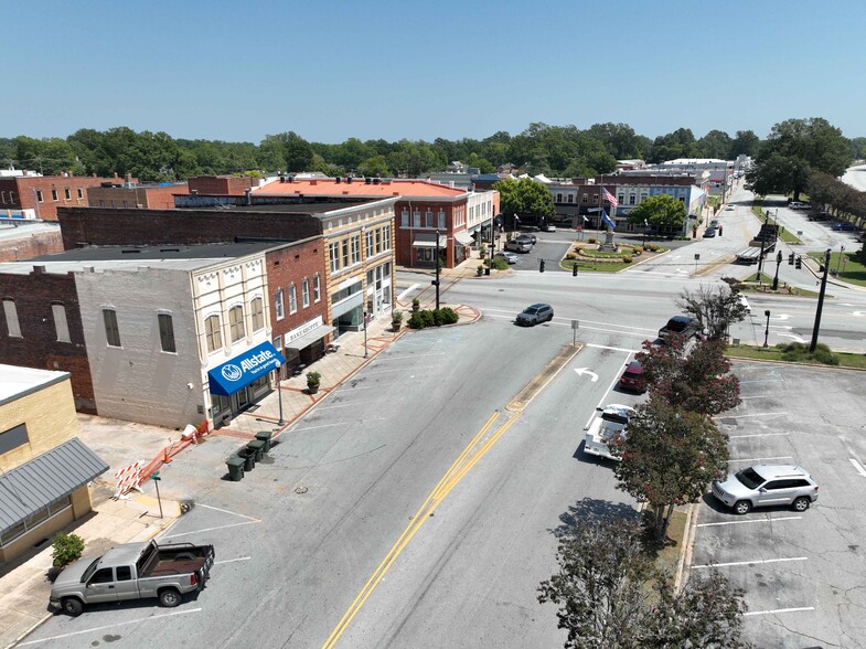 104 W Main St, Clinton, SC for sale - Building Photo - Image 2 of 8