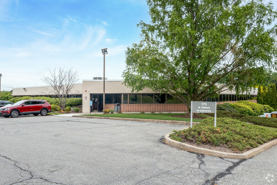 170 Williams Dr, Ramsey, NJ for lease - Primary Photo - Image 1 of 6