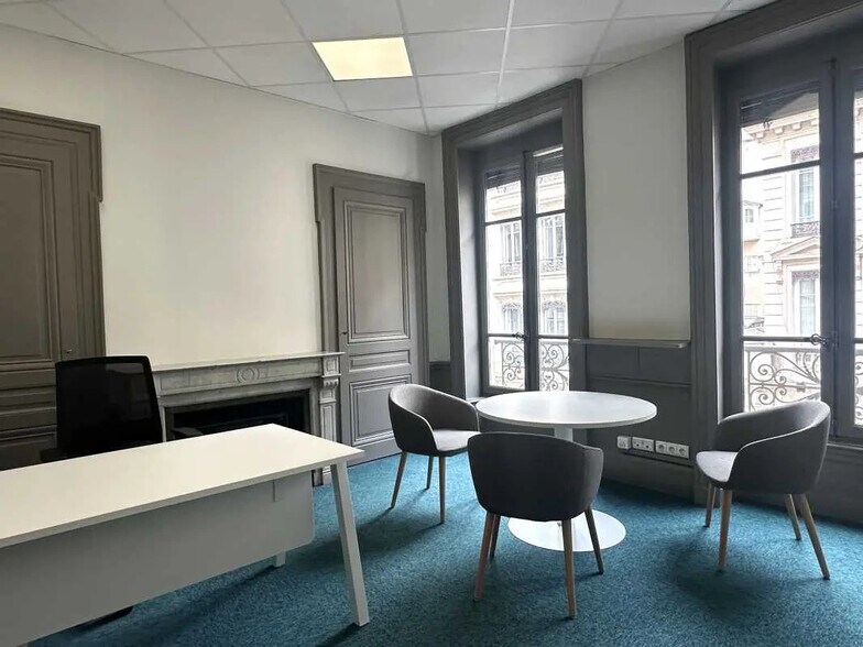 Office in Lyon for lease - Interior Photo - Image 1 of 10