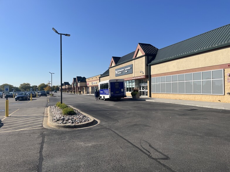 820-892 Route 59, Bartlett, IL for lease - Building Photo - Image 1 of 5