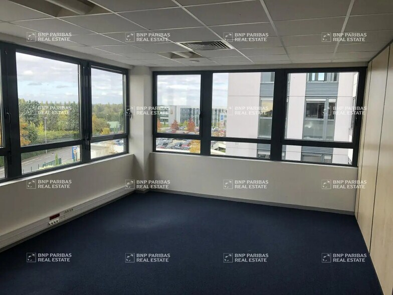 Office in Tours for lease - Interior Photo - Image 1 of 10