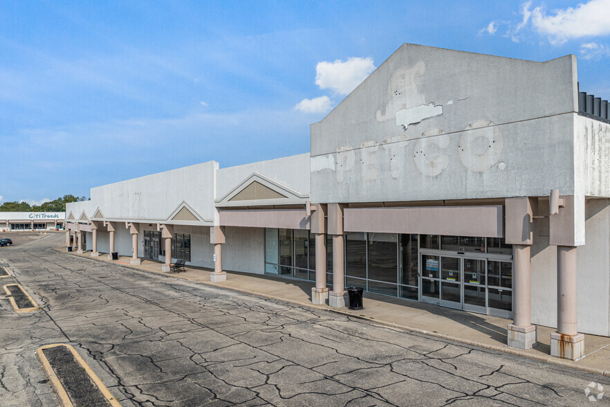 801 W Lake Ave, Peoria, IL for lease - Building Photo - Image 3 of 20