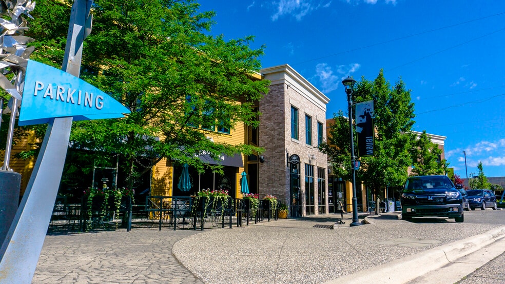 2255 Wealthy St SE, Grand Rapids, MI for lease - Building Photo - Image 1 of 10