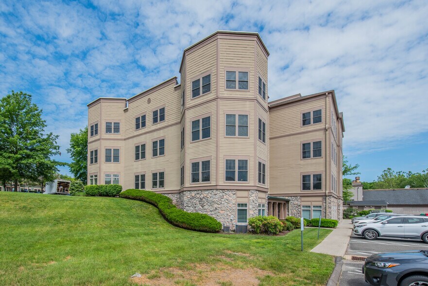 464 Heritage Rd, Southbury, CT for lease - Building Photo - Image 2 of 12