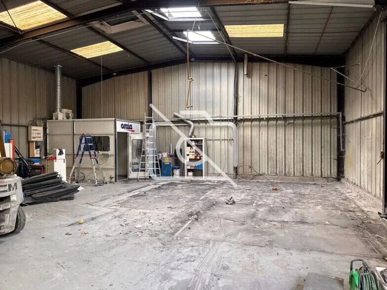 Industrial in Chilly-Mazarin for sale - Interior Photo - Image 2 of 4