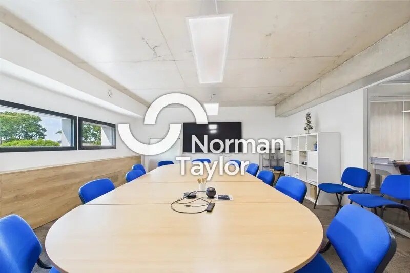 Office in Lattes for sale - Interior Photo - Image 1 of 10