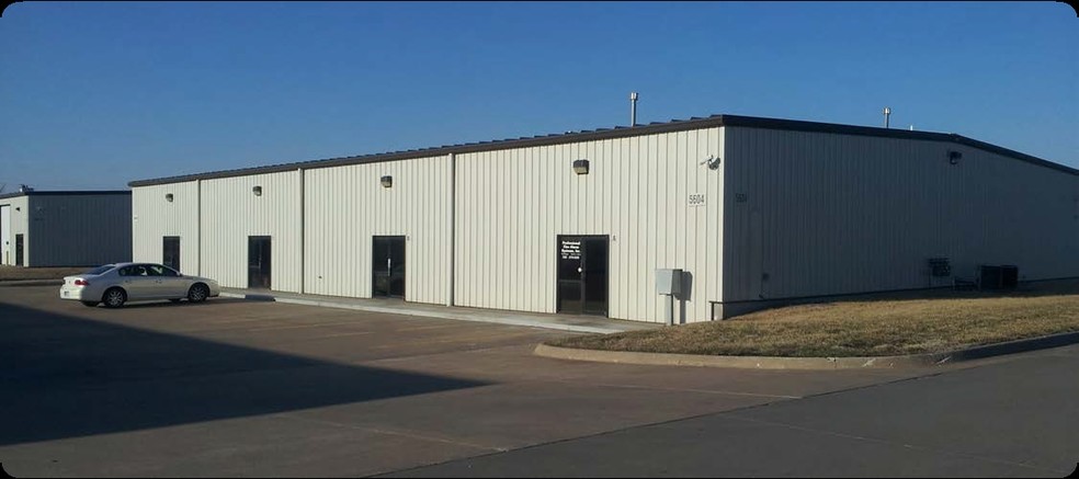 5626-5630 SW Topeka Blvd, Topeka, KS for lease - Building Photo - Image 2 of 11