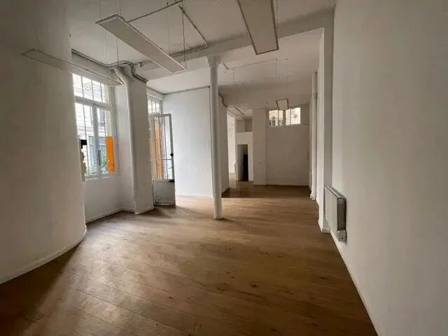 Retail in Paris for lease - Interior Photo - Image 3 of 8