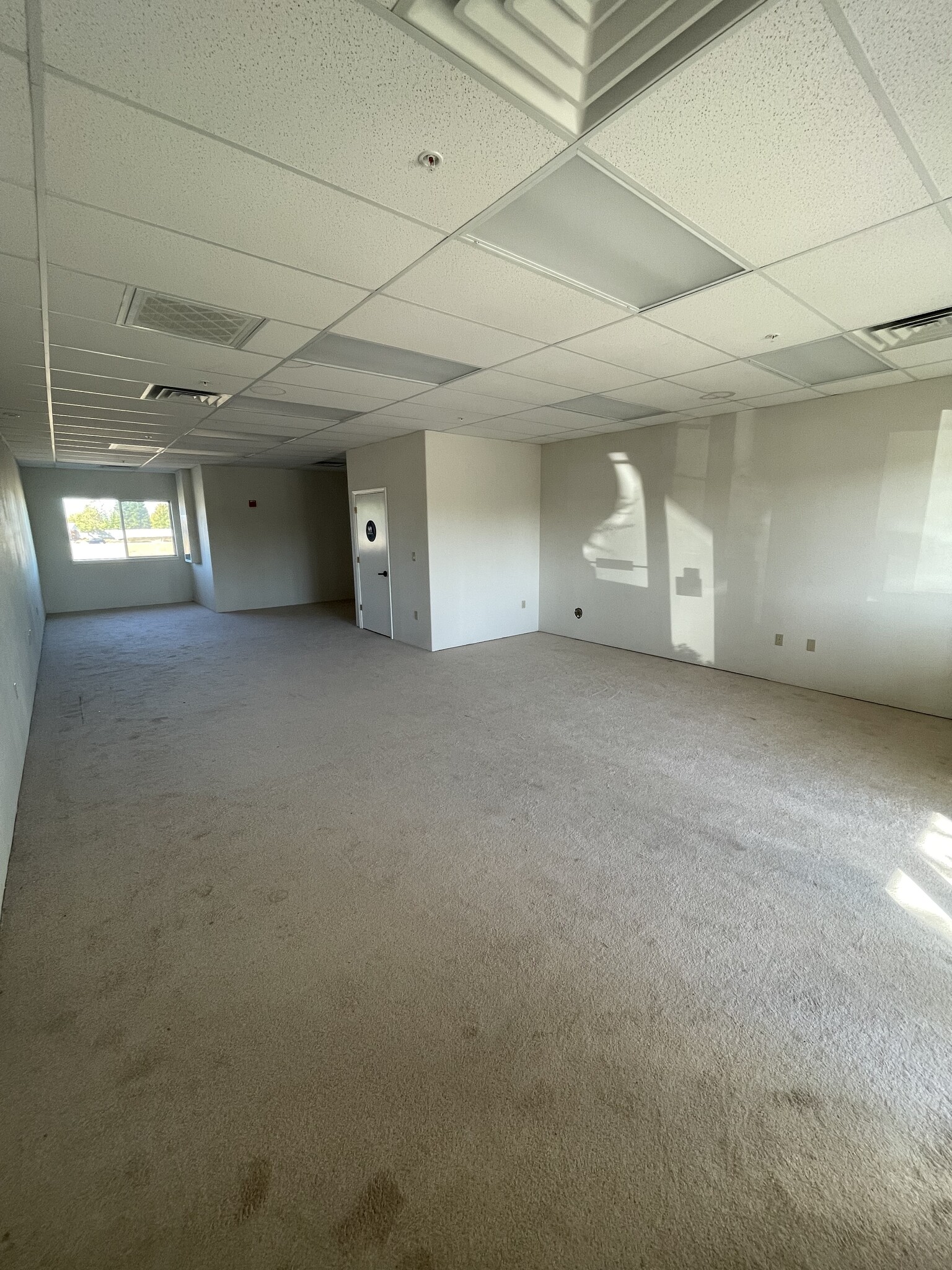 9296 Vintage Park Dr, Sacramento, CA for lease Interior Photo- Image 1 of 2