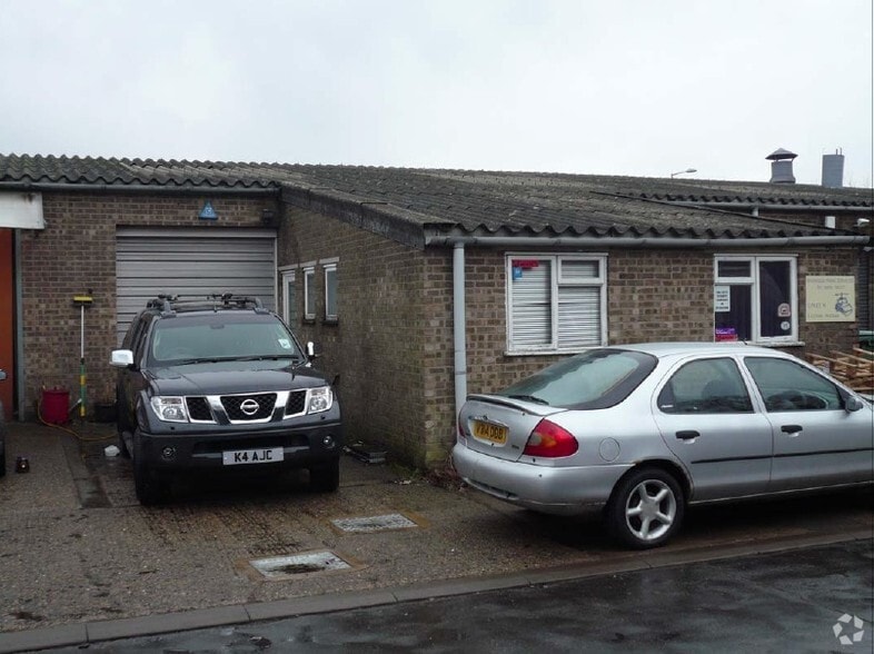 42 Leyton Av, Mildenhall for lease - Building Photo - Image 2 of 2