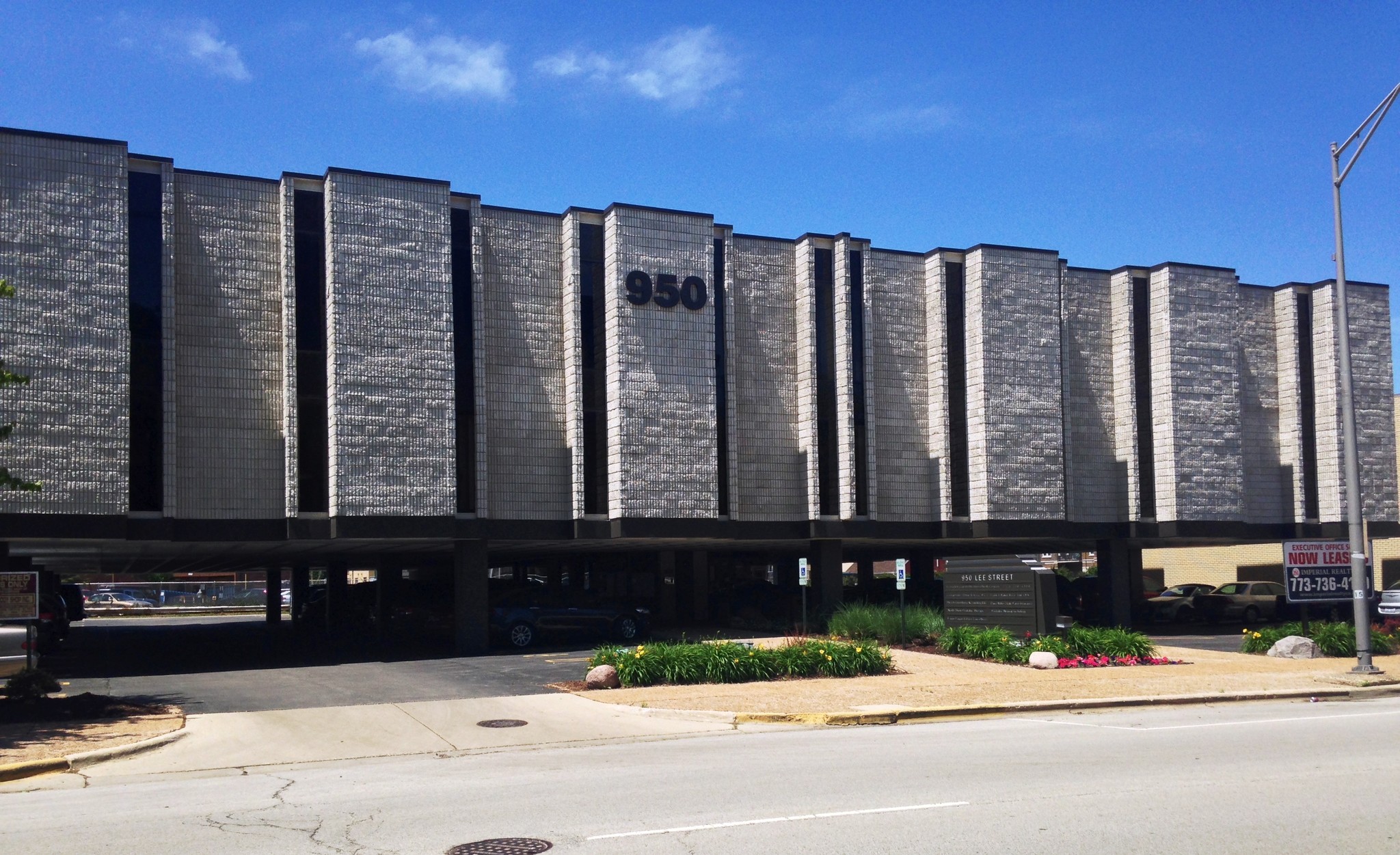 950 Lee St, Des Plaines, IL for lease Building Photo- Image 1 of 8