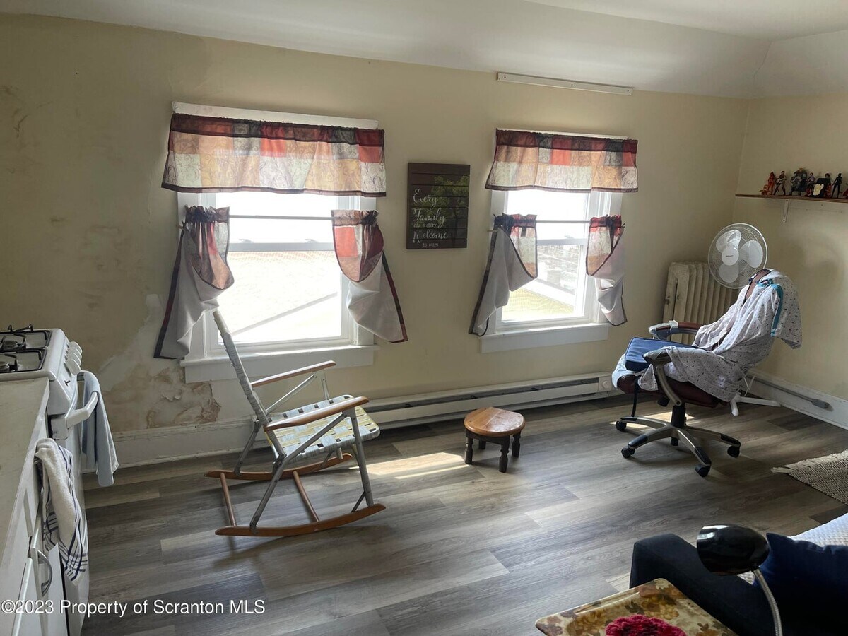 245 Rutter Ave, Kingston, PA 18704