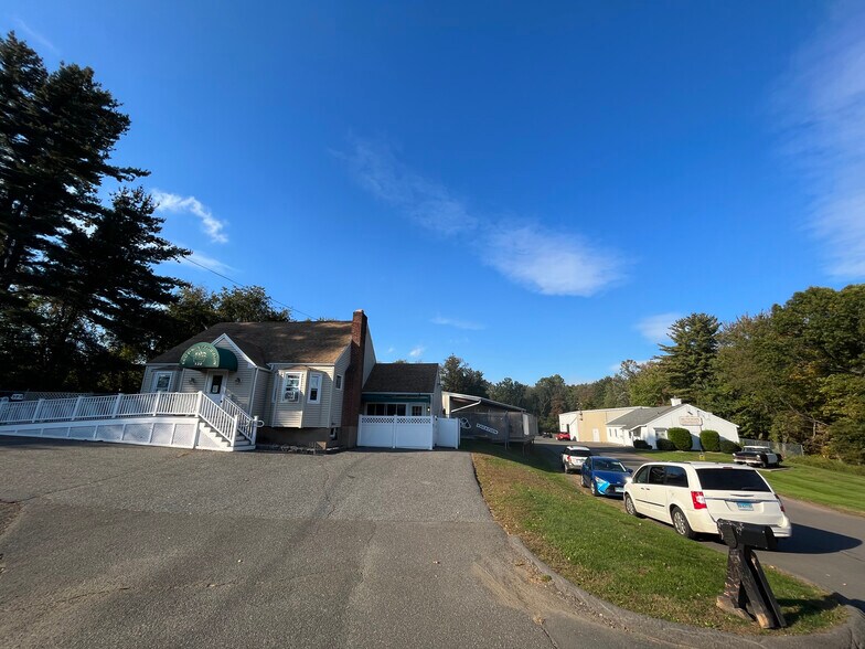 130 Meriden Rd, Middlefield, CT 06455 Retail for Sale