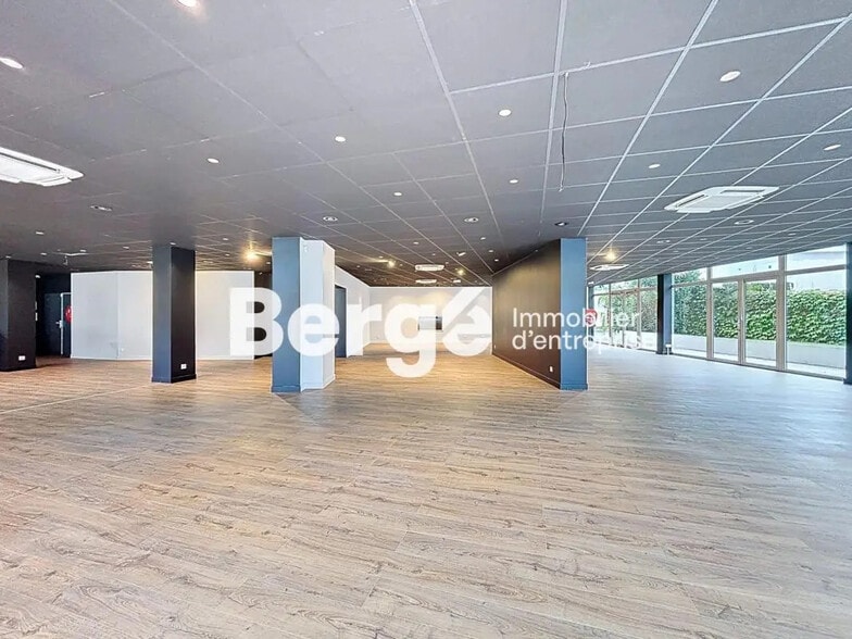 Retail in Saint-Laurent-du-Var for lease - Interior Photo - Image 3 of 19