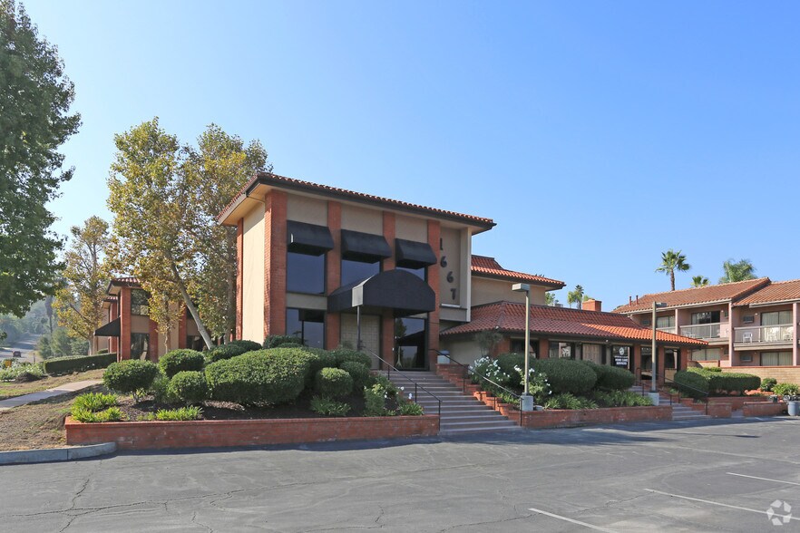 1667 S Mission Rd, Fallbrook, CA for sale - Primary Photo - Image 1 of 1