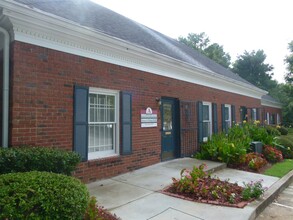 5472 Memorial Dr, Stone Mountain, GA for lease Building Photo- Image 1 of 2