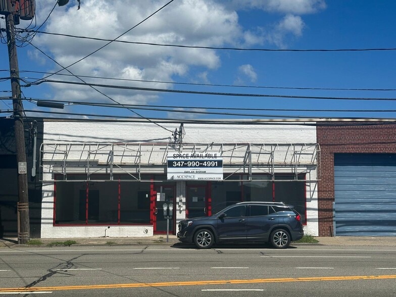220 E Jericho Tpke, Mineola, NY for lease - Building Photo - Image 2 of 6