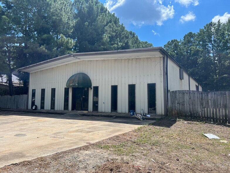 202 Univeter Ct, Canton, GA 30115