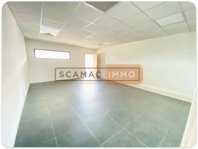 Office in Fréjus for lease - Interior Photo - Image 3 of 5