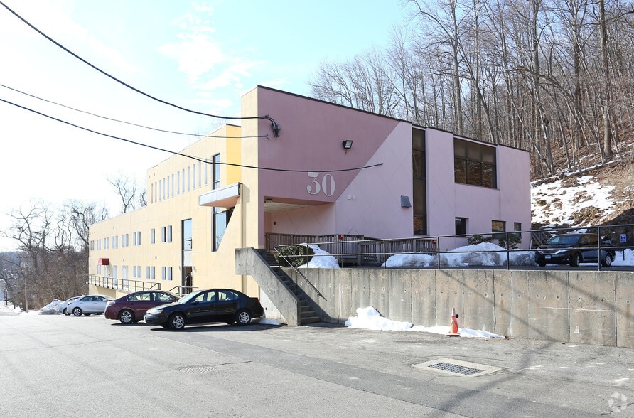 30 Hazel Ter, Woodbridge, CT for sale - Primary Photo - Image 1 of 1