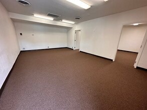 2428 Newport Blvd, Costa Mesa, CA for sale Interior Photo- Image 2 of 4