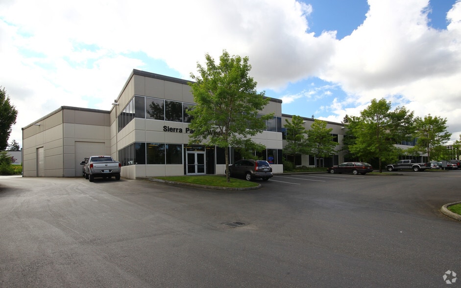 Commerce Business Center Buildings A & C portfolio of 2 properties for sale on LoopNet.com - Primary Photo - Image 3 of 3