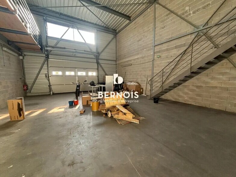 Industrial in Six-Fours-les-Plages for lease - Building Photo - Image 3 of 13