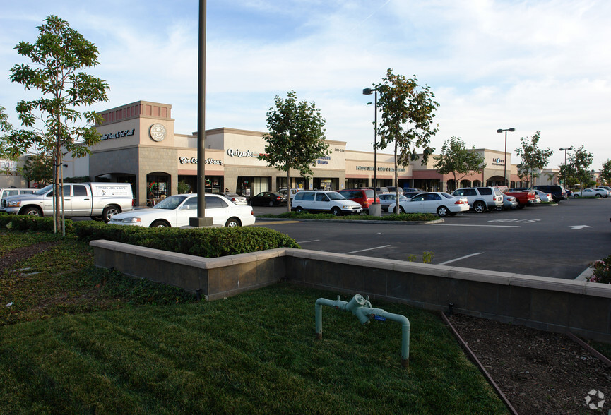 1950-1964 N Rose Ave, Oxnard, CA for lease - Primary Photo - Image 2 of 7