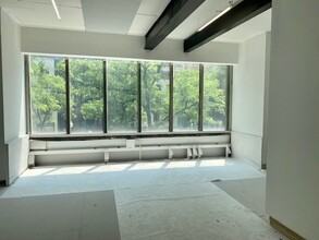 48 E Oak St, Chicago, IL for lease Interior Photo- Image 2 of 3