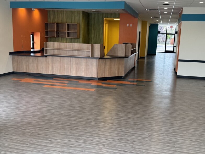 24408-24420 Van Dyke Ave, Center Line, MI for lease - Interior Photo - Image 3 of 12